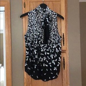 Sleeveless tie neck top